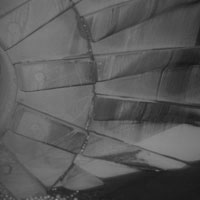 Feed and discharge end